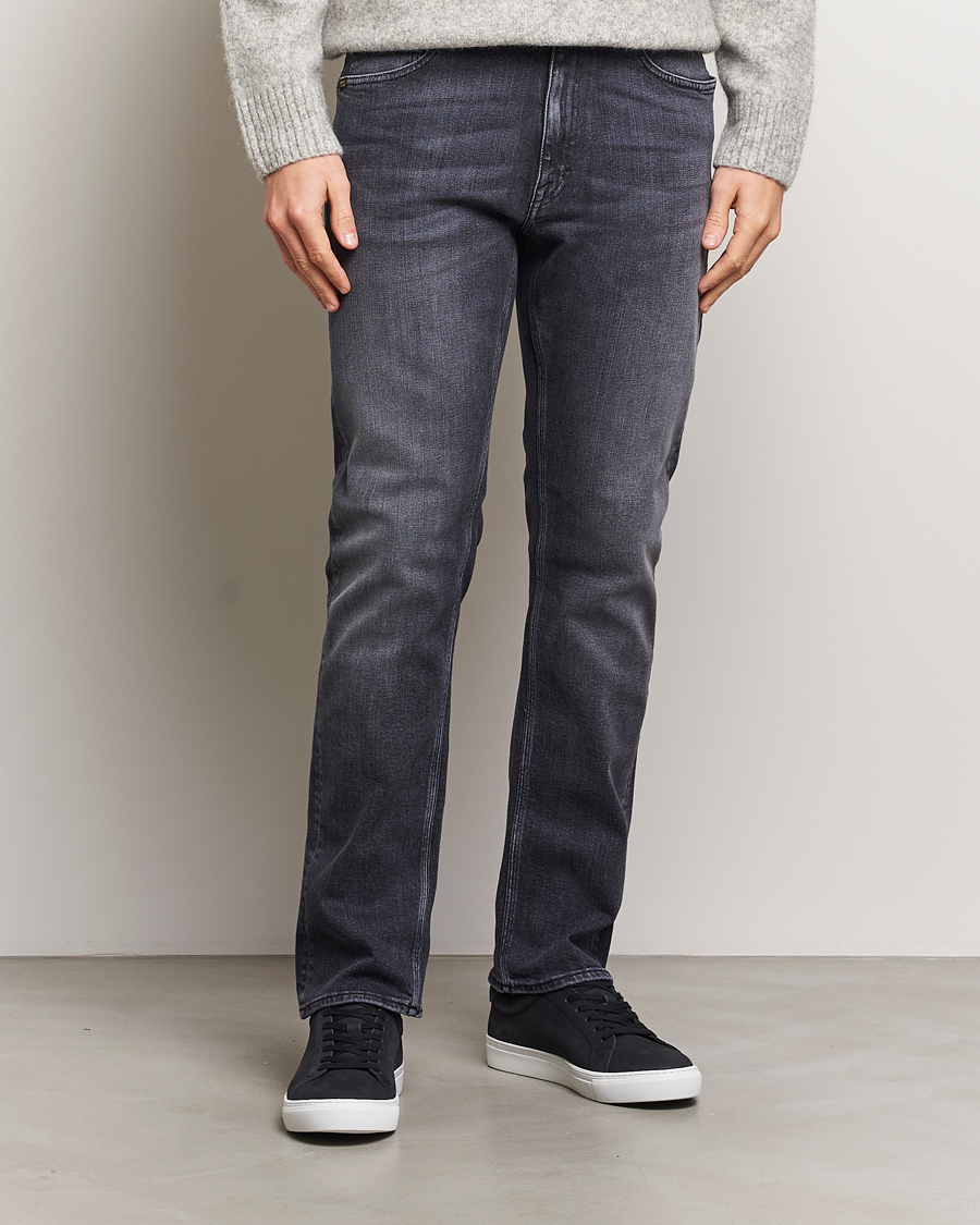Mies | Farkut | Tiger of Sweden | Des Jeans Washed Black
