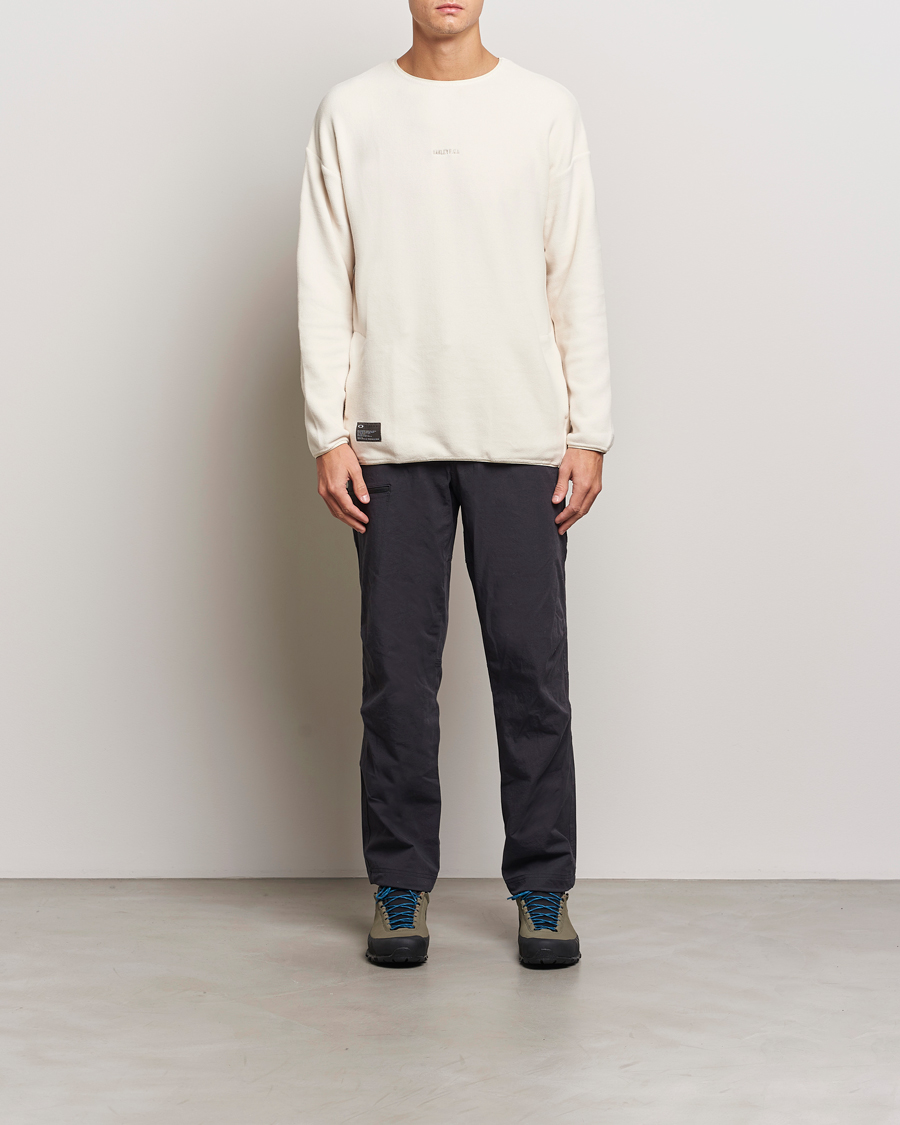 Mies | Puserot | Oakley | FGL Micro Fleece Crew Bone