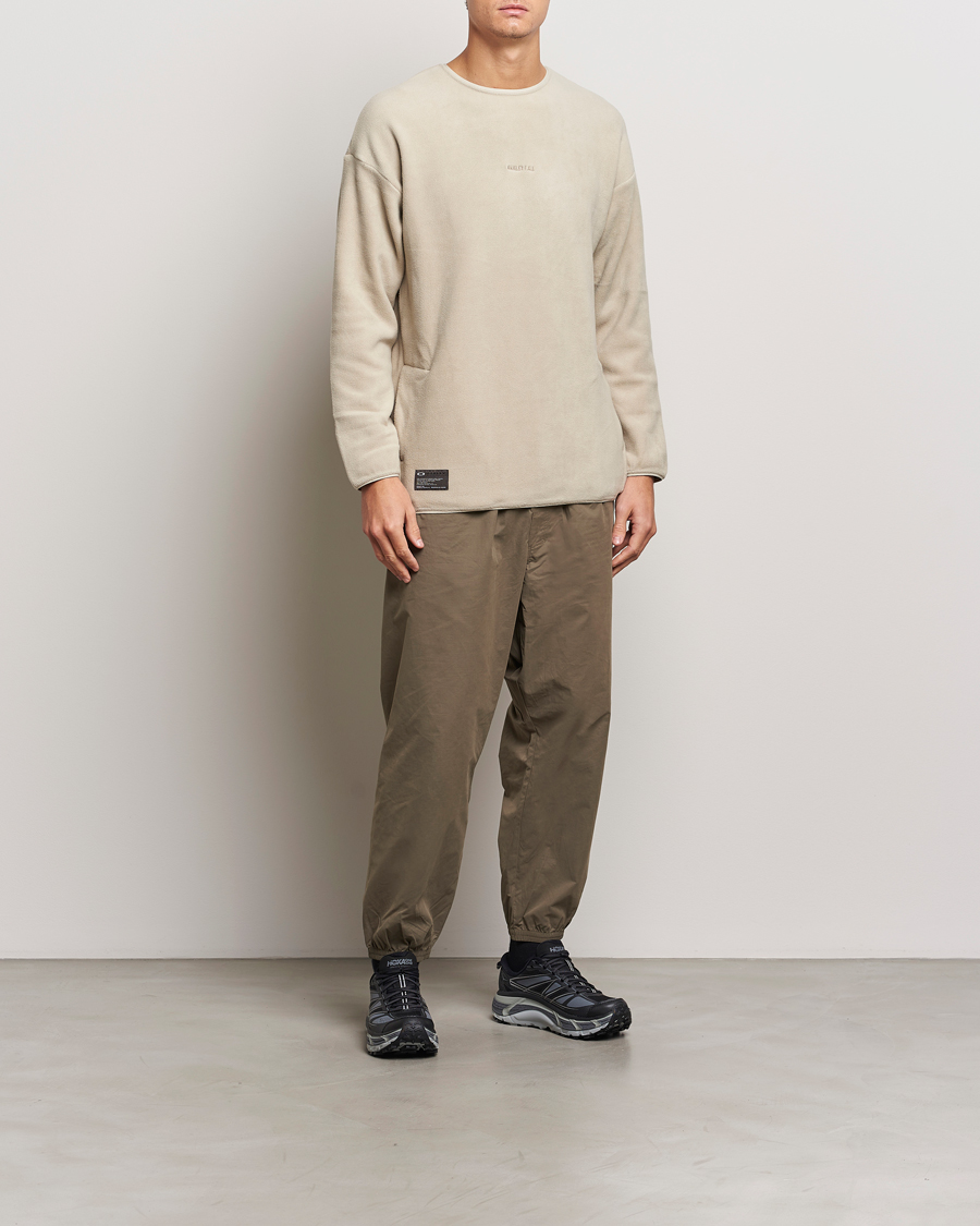 Mies | Puserot | Oakley | FGL Micro Fleece Crew Desert Sand