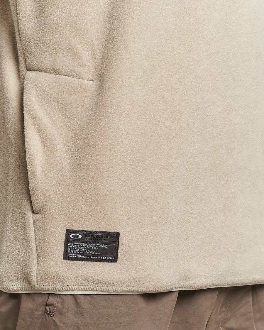 Mies | Puserot | Oakley | FGL Micro Fleece Crew Desert Sand