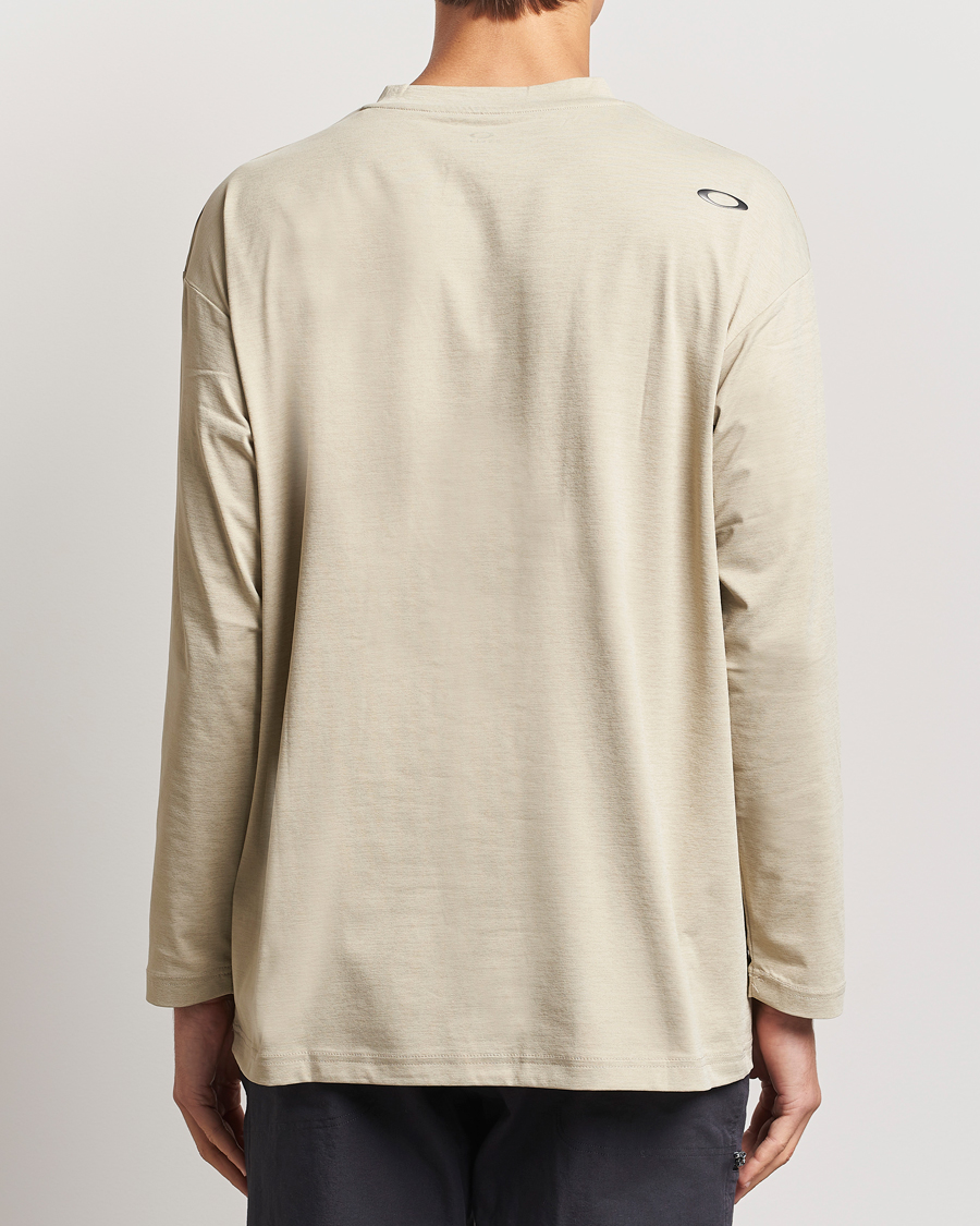 Mies | T-paidat | Oakley | FGL Scratch Long Sleeve T-Shirt Desert Sand