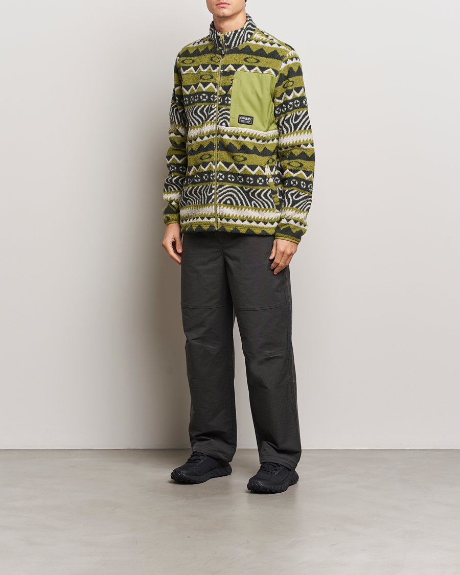 Mies | Puserot | Oakley | Mountain Fire Sherpa Fern Norway