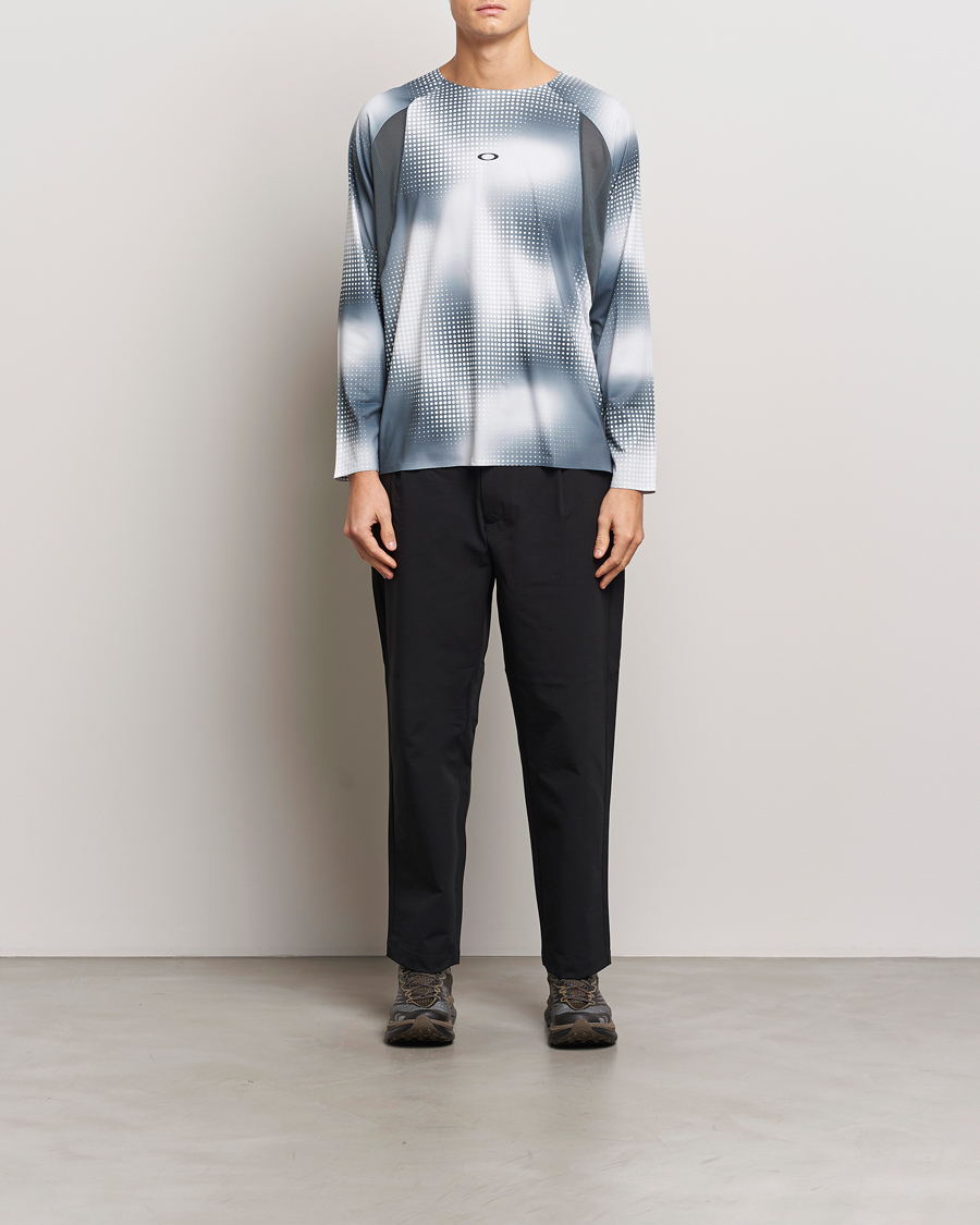 Mies | T-paidat | Oakley | Pursuit Pro Long Sleeve T-Shirt Organic Spots