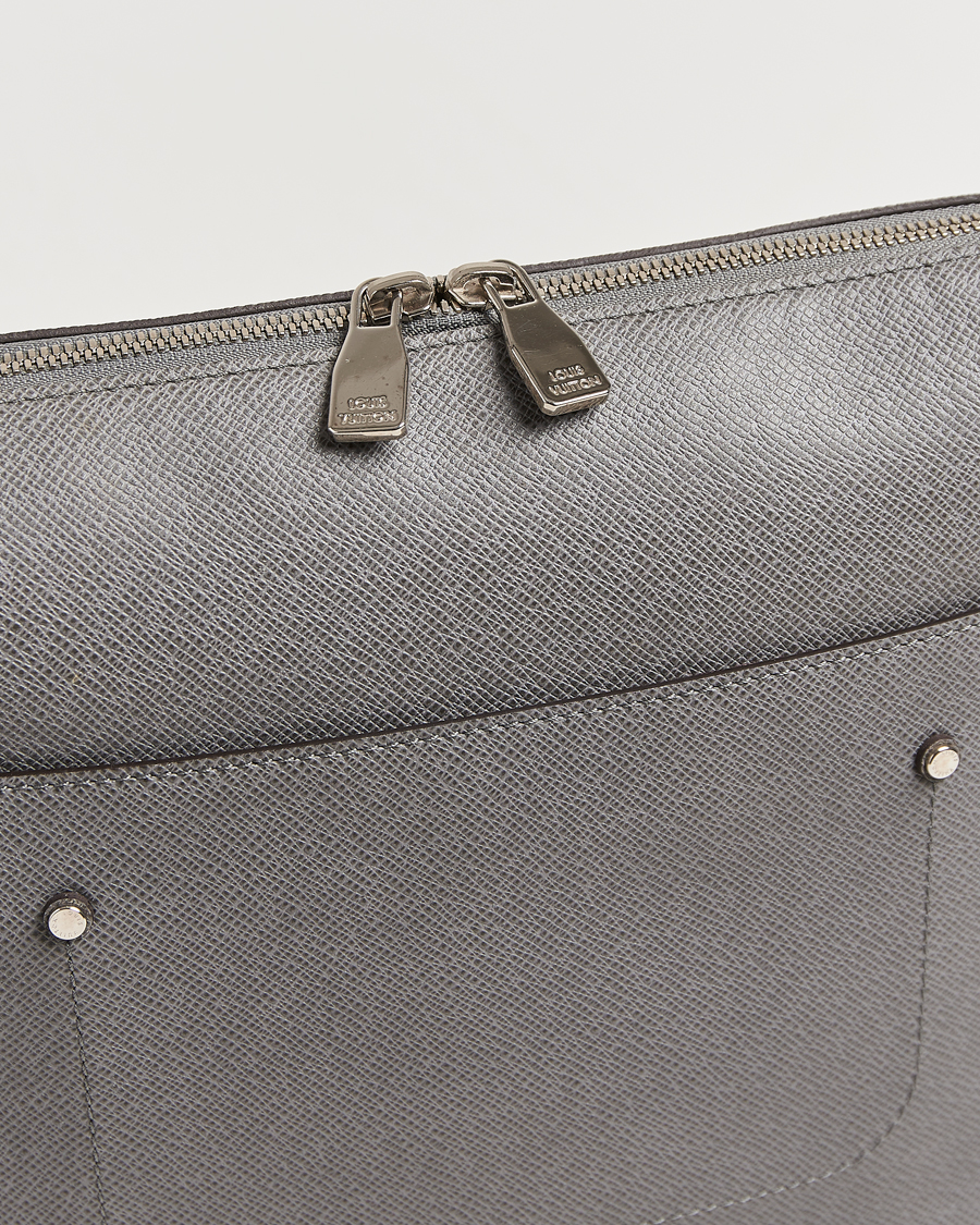 Mies | Louis Vuitton Pre-Owned Gray Taiga PM Messenger Bag Grigori | Louis Vuitton Pre-Owned | Gray Taiga PM Messenger Bag Grigori