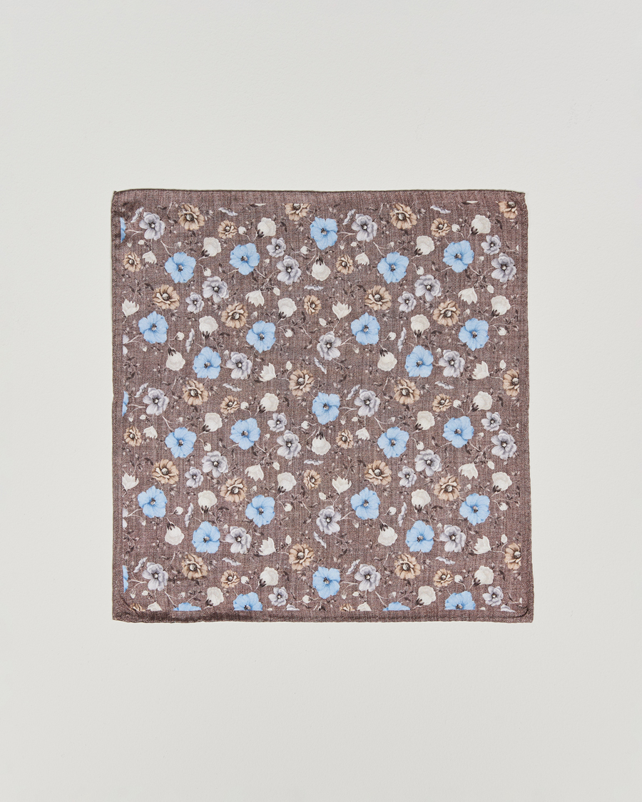 Mies | Amanda Christensen Silk Oxford Printed Flower Pocket Square Brown | Amanda Christensen | Silk Oxford Printed Flower Pocket Square Brown