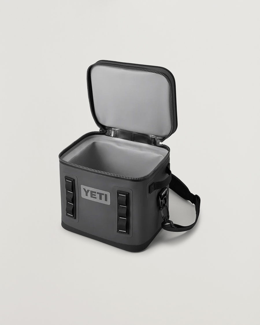 Mies | Outdoor living | YETI | Hopper Flip 12 Soft Cooler Charcoal