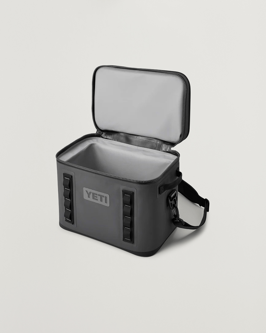 Mies | Outdoor living | YETI | Hopper Flip 18 Soft Cooler Charcoal