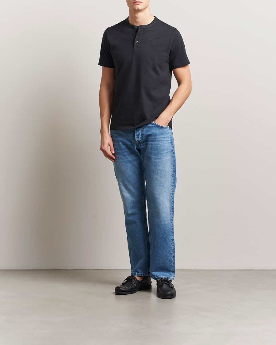 Mies | T-paidat | Levi's | Short Sleeve Henley Mineral Black