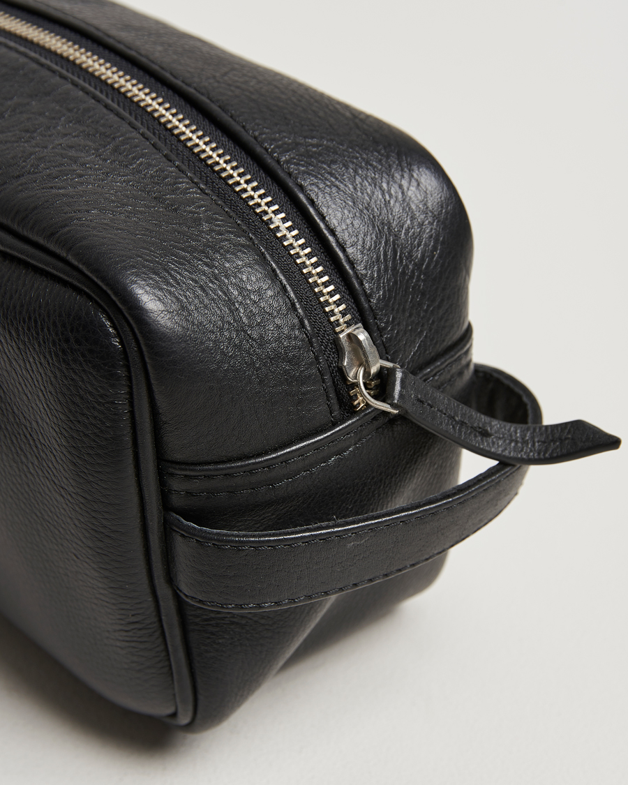 Mies | Laukut | LES DEUX | Leather Washbag Black