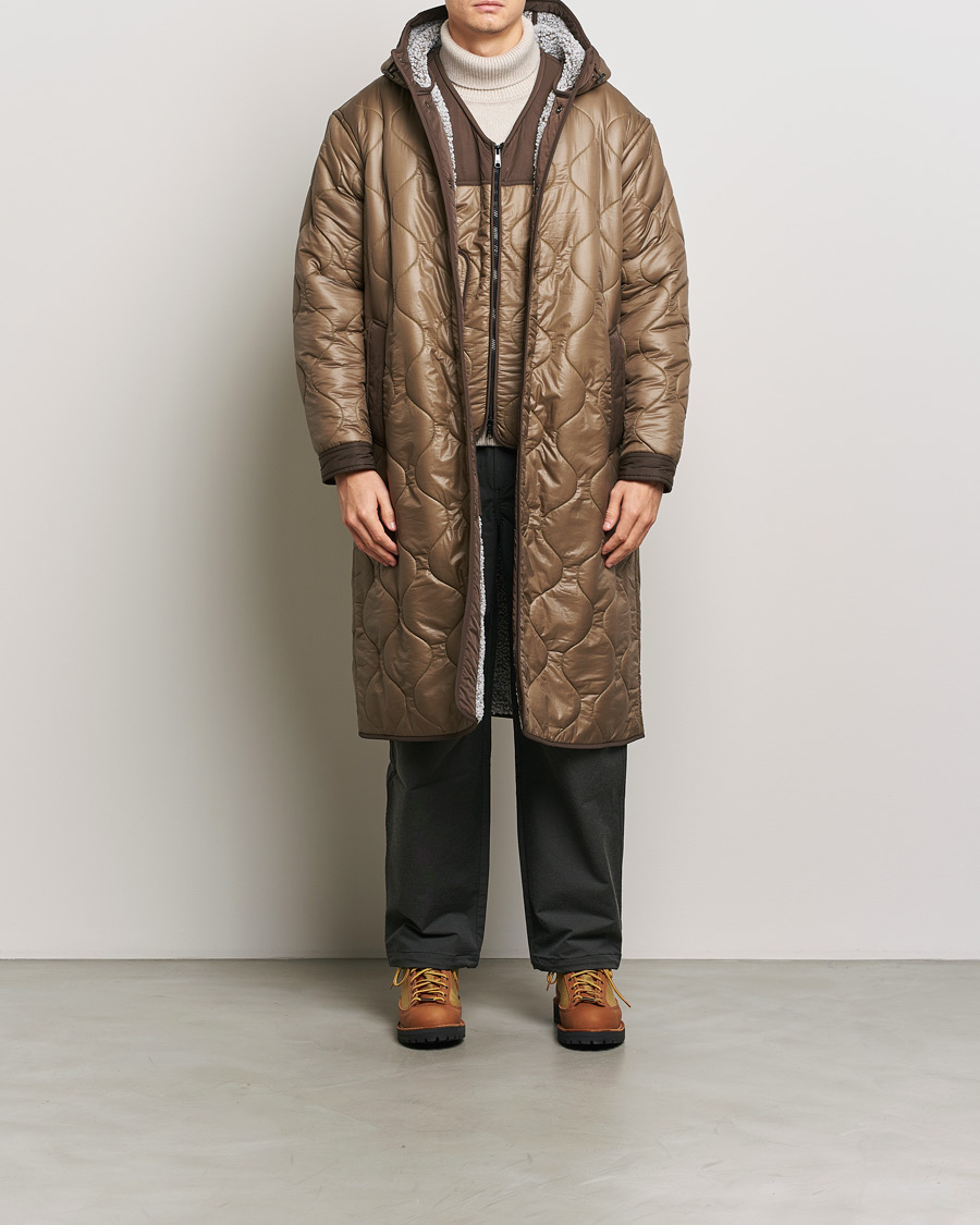 Mies | Takit | Woolrich | Quilted Coat Sherpa Lining by Todd Snyder Taupe