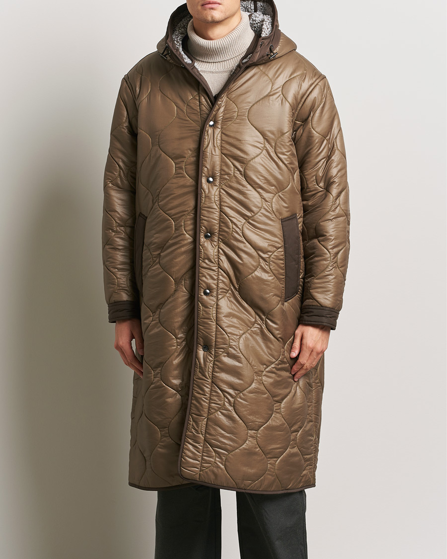 Mies | Takit | Woolrich | Quilted Coat Sherpa Lining by Todd Snyder Taupe
