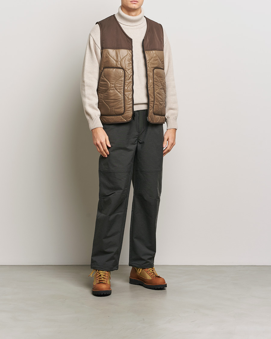 Mies | Takit | Woolrich | Quilted Vest Sherpa Lining by Todd Snyder Taupe