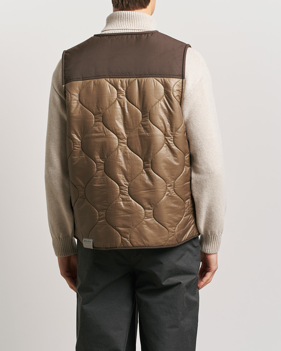 Mies | Takit | Woolrich | Quilted Vest Sherpa Lining by Todd Snyder Taupe
