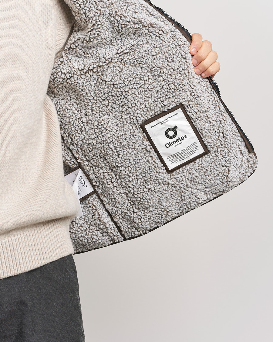 Mies | Takit | Woolrich | Quilted Vest Sherpa Lining by Todd Snyder Taupe