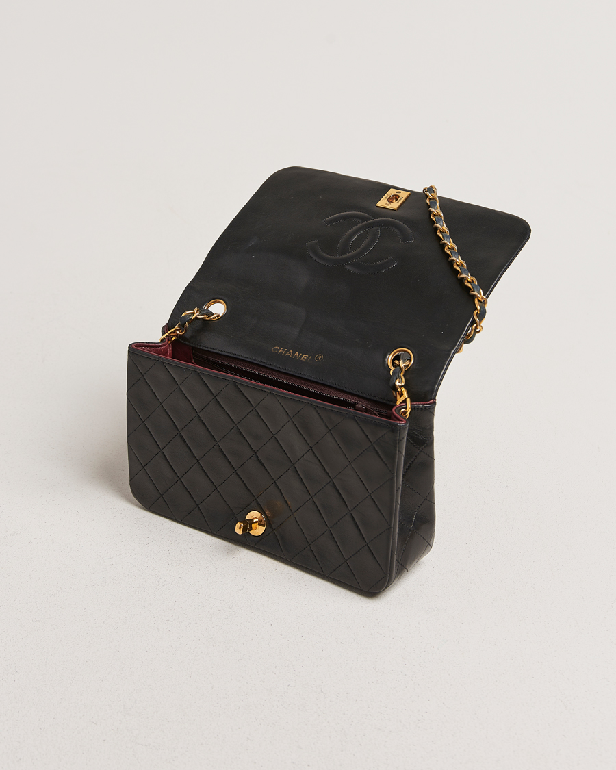 Mies | Chanel Pre-Owned Matelassé Single Full Flap Bag Black | Chanel Pre-Owned | Matelassé Single Full Flap Bag Black