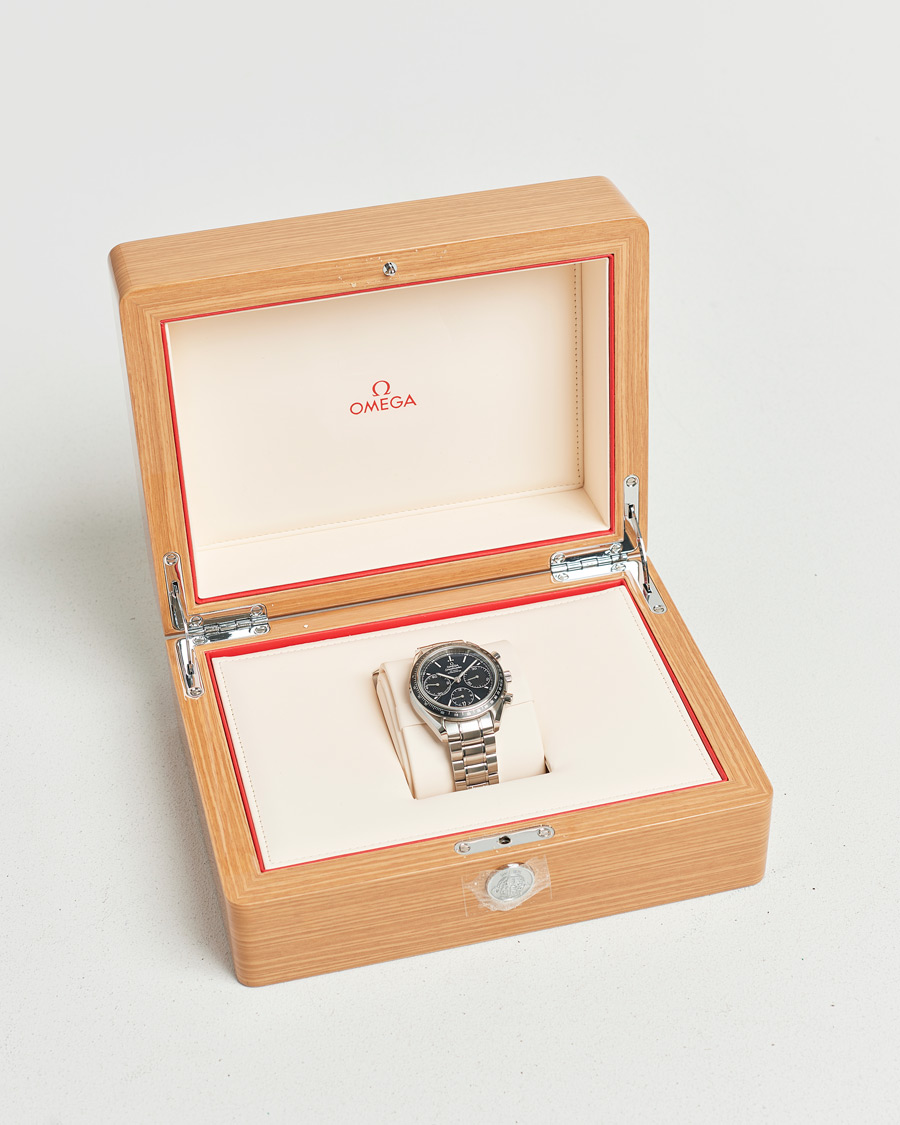 Mies | Omega Pre-Owned Speedmaster Racing | Omega Pre-Owned | Speedmaster Racing