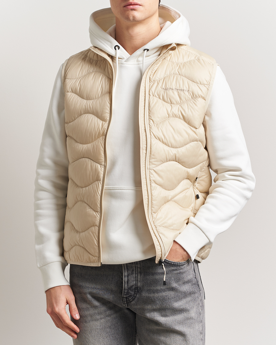 Mies | Takit | Peak Performance | Helium Down Vest Sand Fog