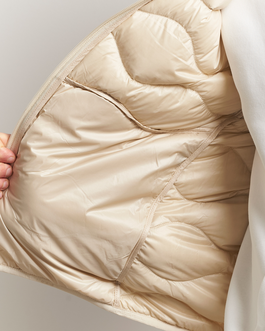 Mies | Takit | Peak Performance | Helium Down Vest Sand Fog