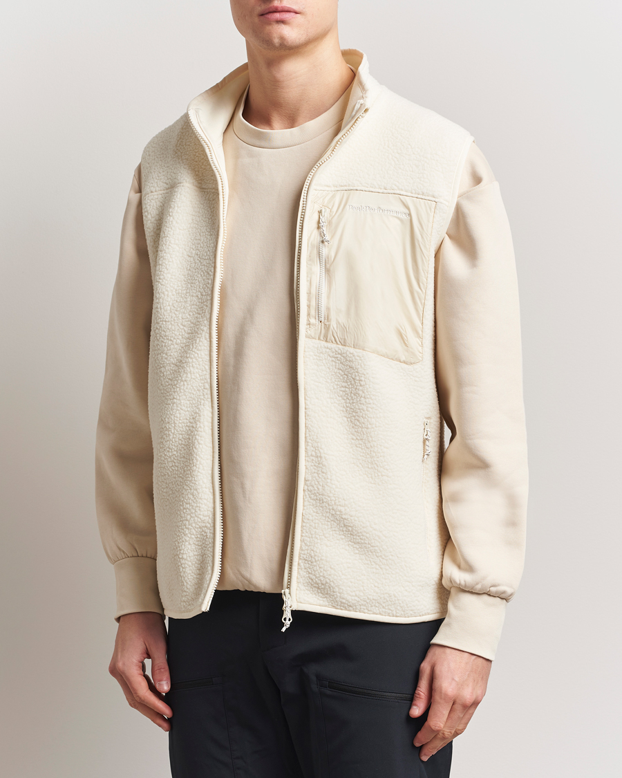 Mies | Puserot | Peak Performance | Pile Vest Vintage White