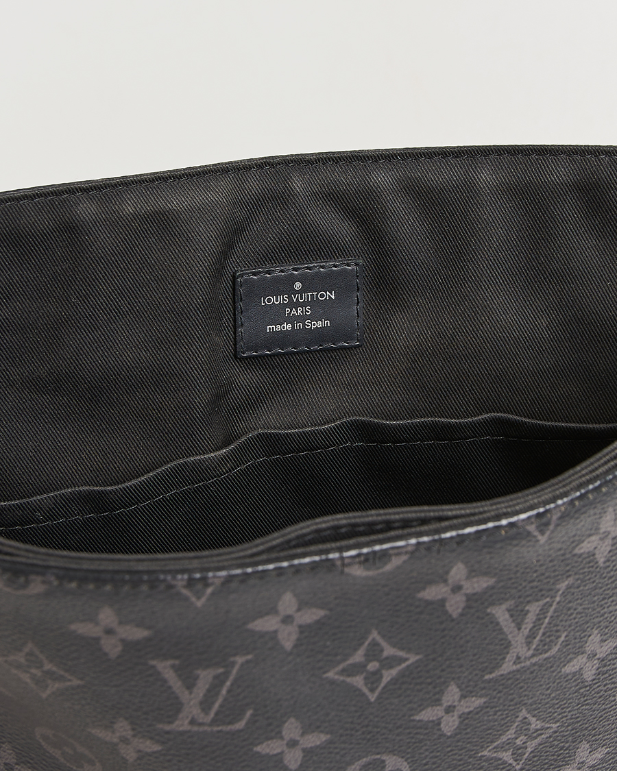 Mies | Louis Vuitton Pre-Owned District MM Bag Monogram Eclipse | Louis Vuitton Pre-Owned | District MM Bag Monogram Eclipse