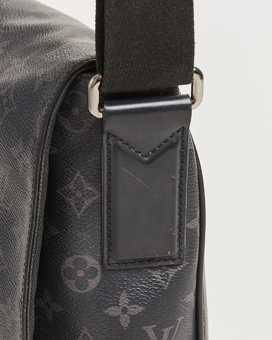 Mies | Louis Vuitton Pre-Owned District MM Bag Monogram Eclipse | Louis Vuitton Pre-Owned | District MM Bag Monogram Eclipse