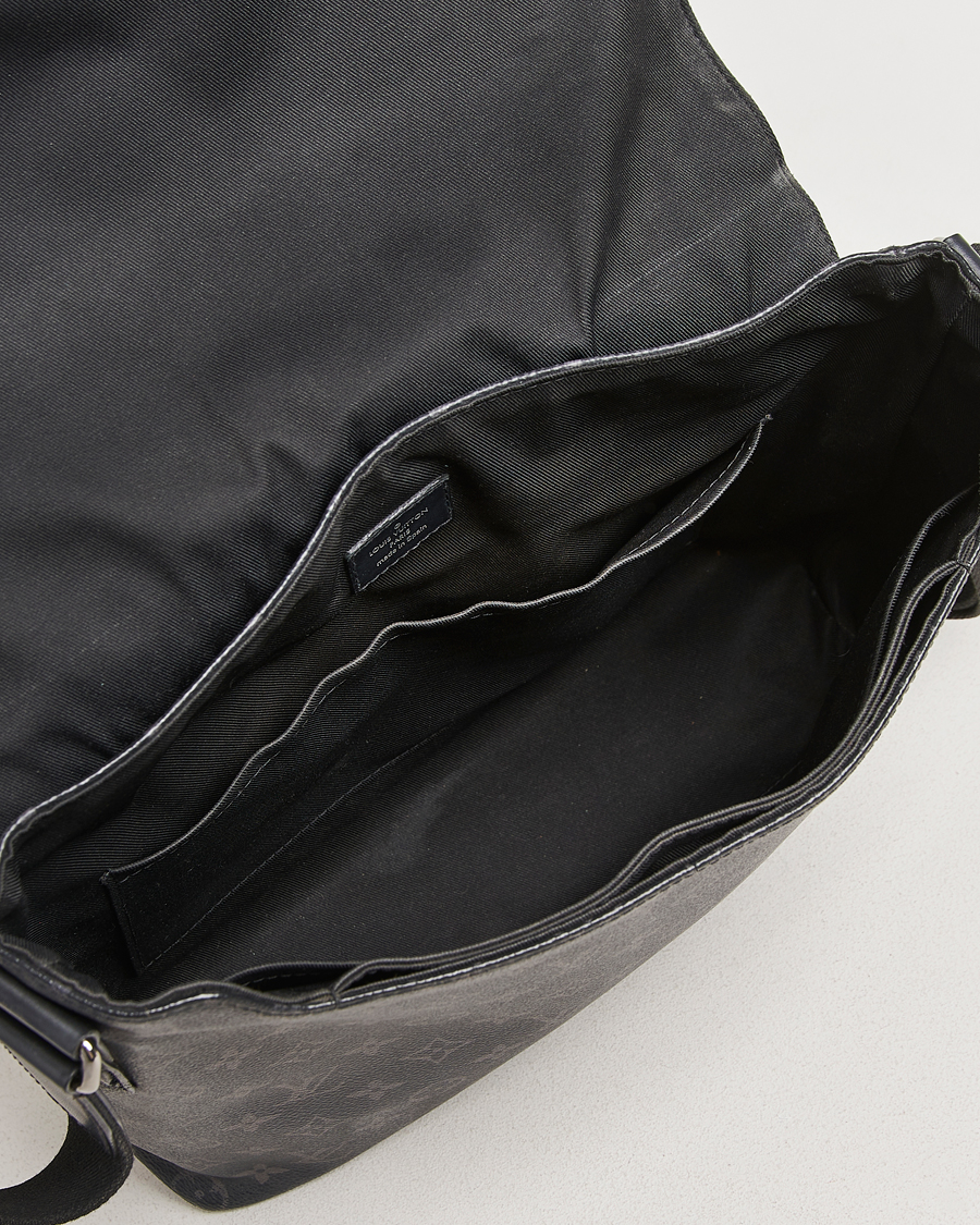 Mies | Louis Vuitton Pre-Owned District MM Bag Monogram Eclipse | Louis Vuitton Pre-Owned | District MM Bag Monogram Eclipse