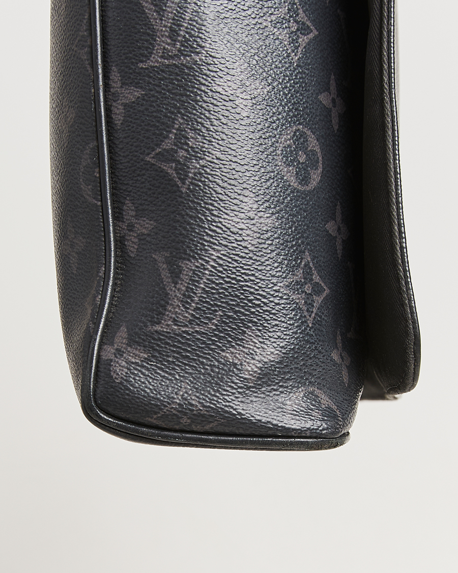 Mies | Louis Vuitton Pre-Owned District MM Bag Monogram Eclipse | Louis Vuitton Pre-Owned | District MM Bag Monogram Eclipse