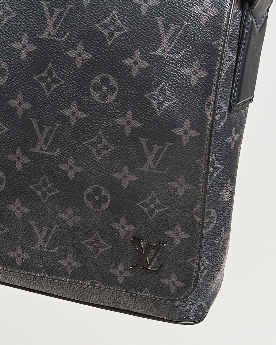 Mies | Louis Vuitton Pre-Owned District MM Bag Monogram Eclipse | Louis Vuitton Pre-Owned | District MM Bag Monogram Eclipse