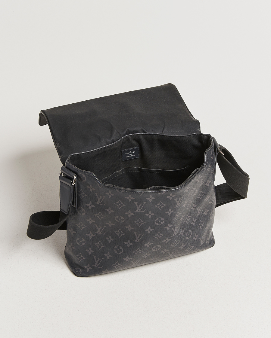 Mies | Louis Vuitton Pre-Owned District MM Bag Monogram Eclipse | Louis Vuitton Pre-Owned | District MM Bag Monogram Eclipse