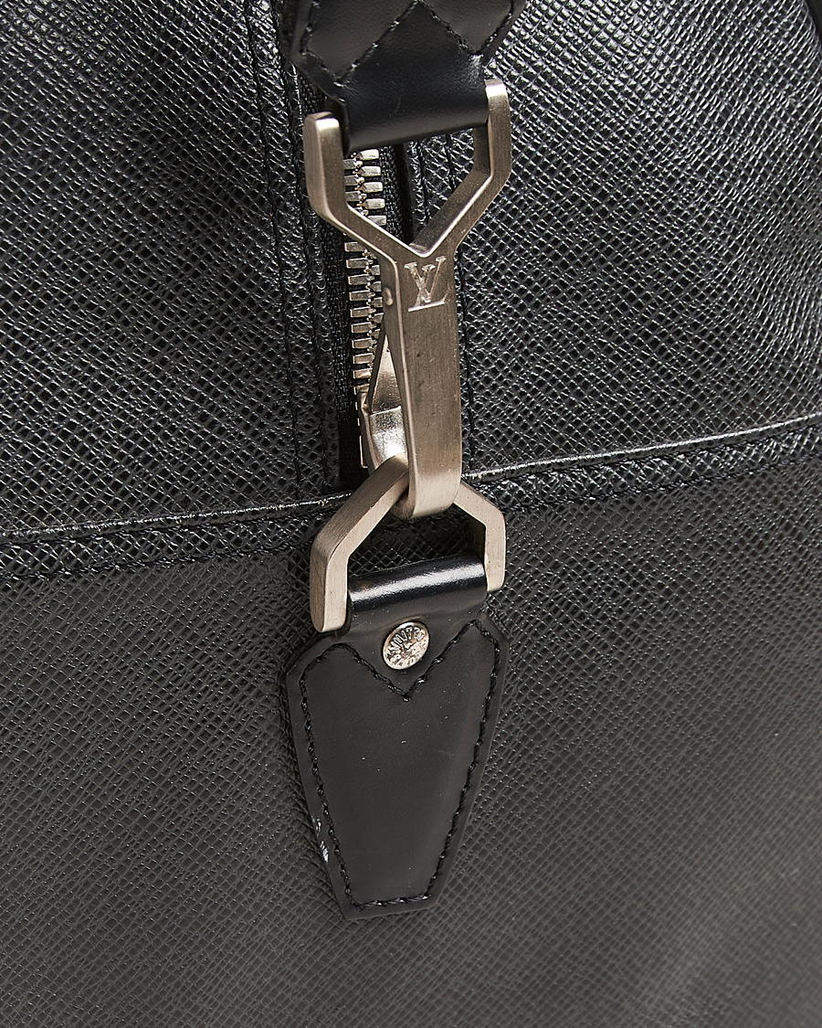 Mies | Louis Vuitton Pre-Owned Neo Kendall PM Bag Taiga Black | Louis Vuitton Pre-Owned | Neo Kendall PM Bag Taiga Black