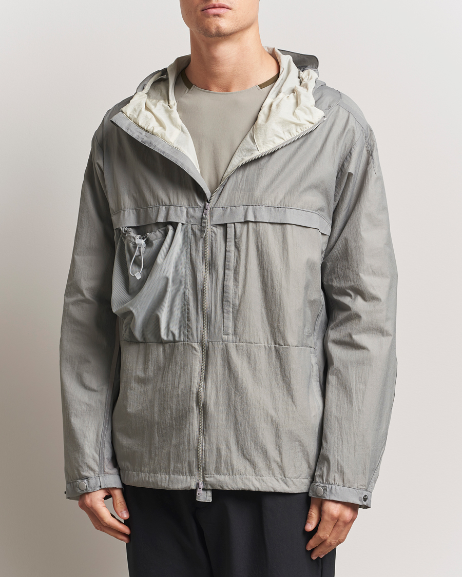 Mies | Takit | Oakley | Latitude Flight Wind Jacket Cement