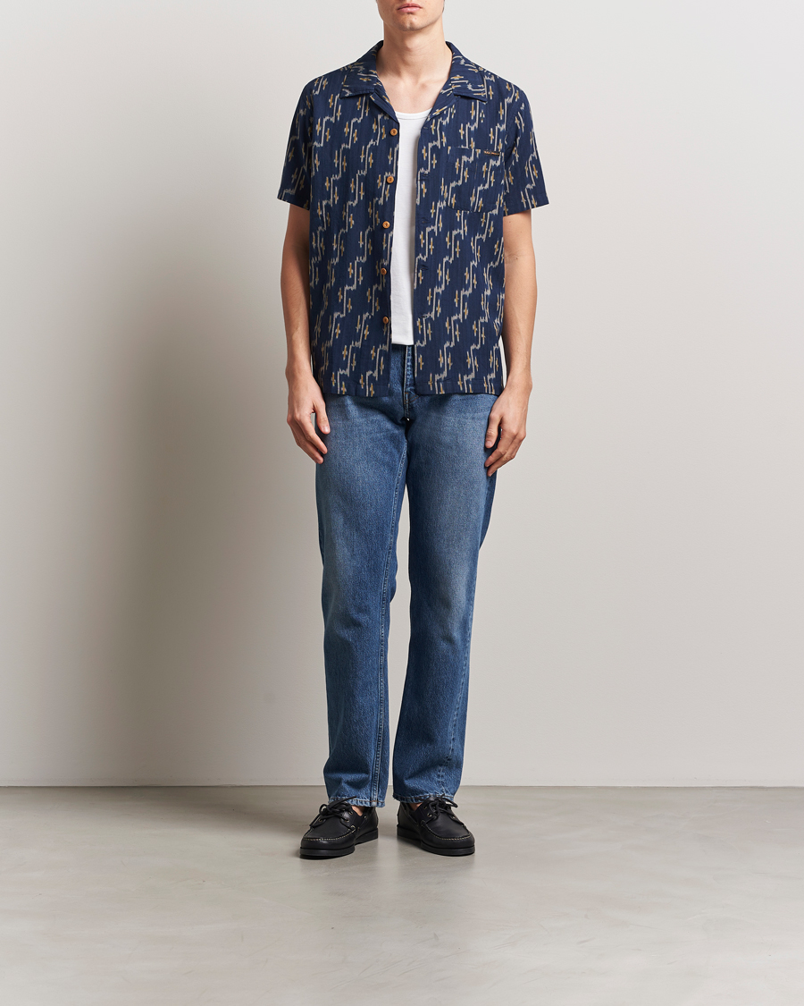 Mies | Kauluspaidat | Nudie Jeans | Arvid Printed Short Sleeve Shirt Blueberry