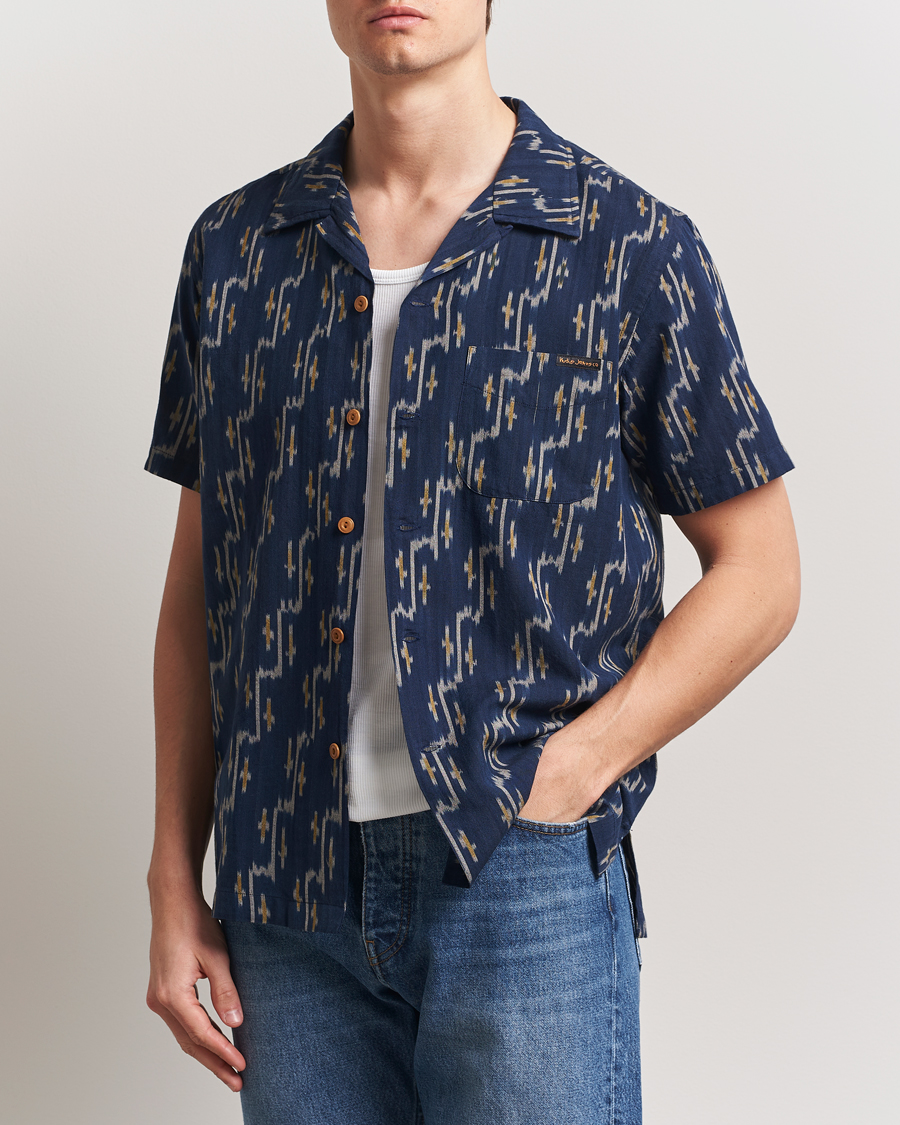 Mies | Kauluspaidat | Nudie Jeans | Arvid Printed Short Sleeve Shirt Blueberry