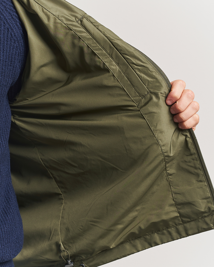 Mies | Takit | GANT | Lightweight Windshielder Jacket Juniper Green