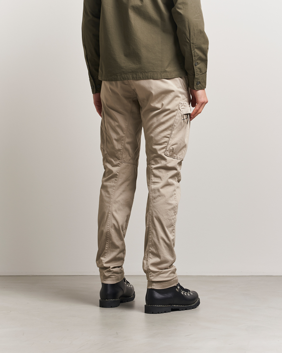 Mies | Housut | C.P. Company | Satin Stretch Cargo Pants Beige