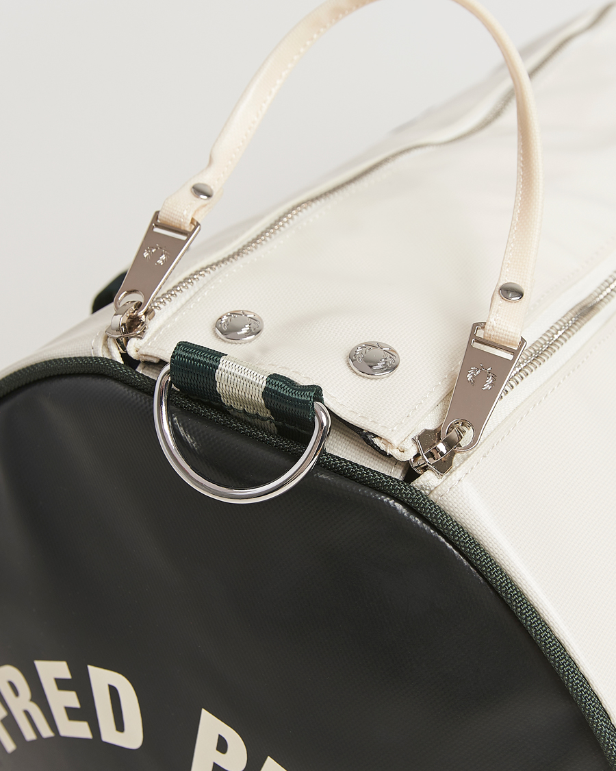 Mies | Fred Perry Classic Barrel Bag Snow White/Court Green | Fred Perry | Classic Barrel Bag Snow White/Court Green