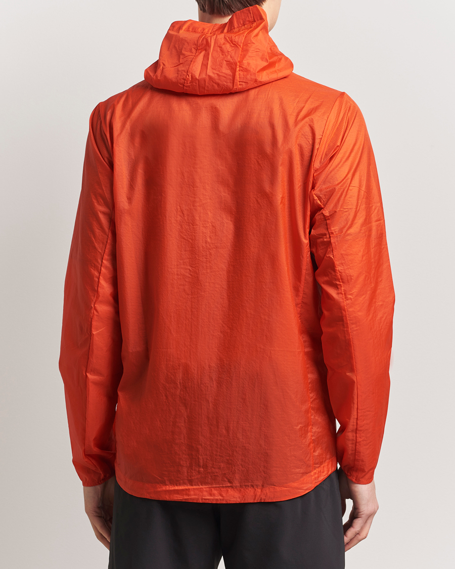 Mies | Takit | Patagonia | Houdini Running Jacket Pollinator Orange