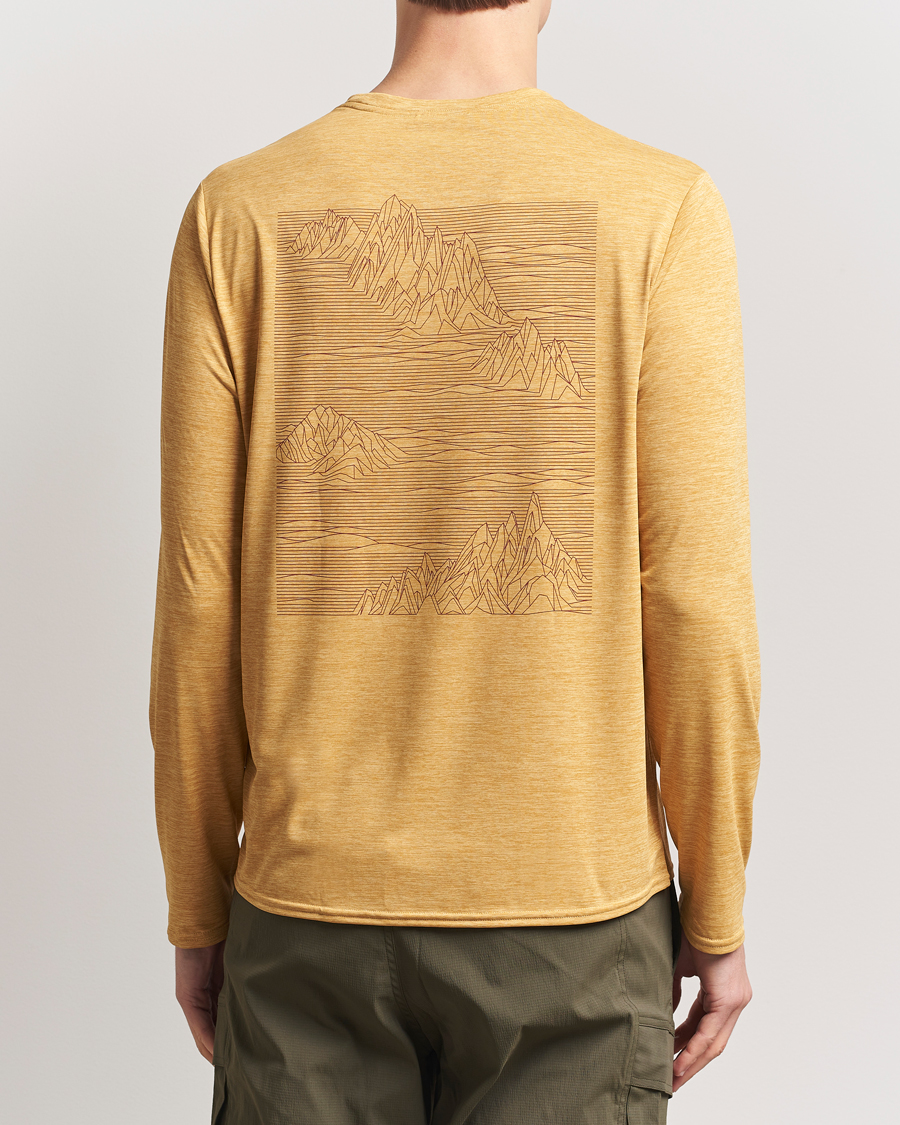 Mies | T-paidat | Patagonia | Cap Cool Daily Graphic LS T-Shirt Beeswax