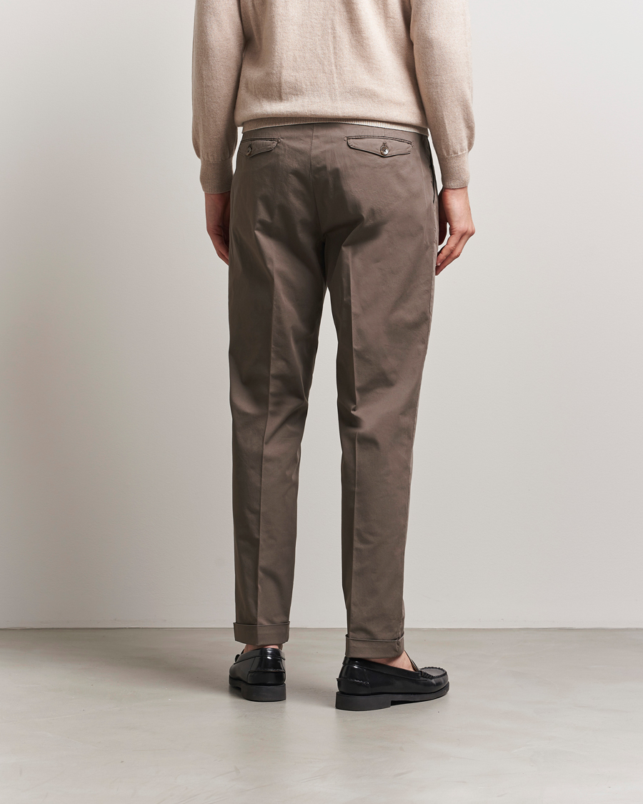 Mies | Housut | Briglia 1949 | Easy Fit Pleated Cotton Stretch Chino Brown