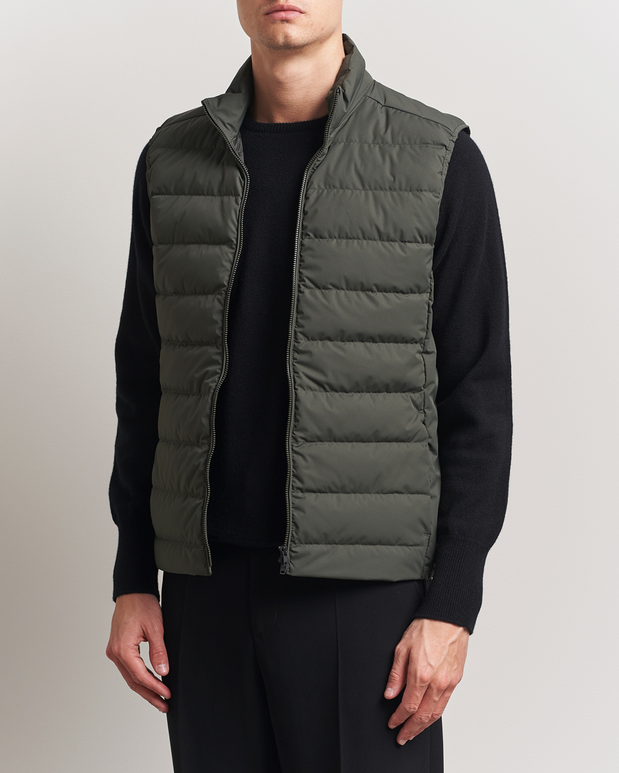 Mies | Takit | Scandinavian Edition | Ratio II Lightweight Padded Vest Dark Olive