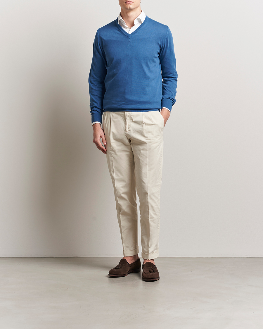 Mies | Puserot | Morgano | Supersoft Egyptian Cotton V-Neck Mid Blue