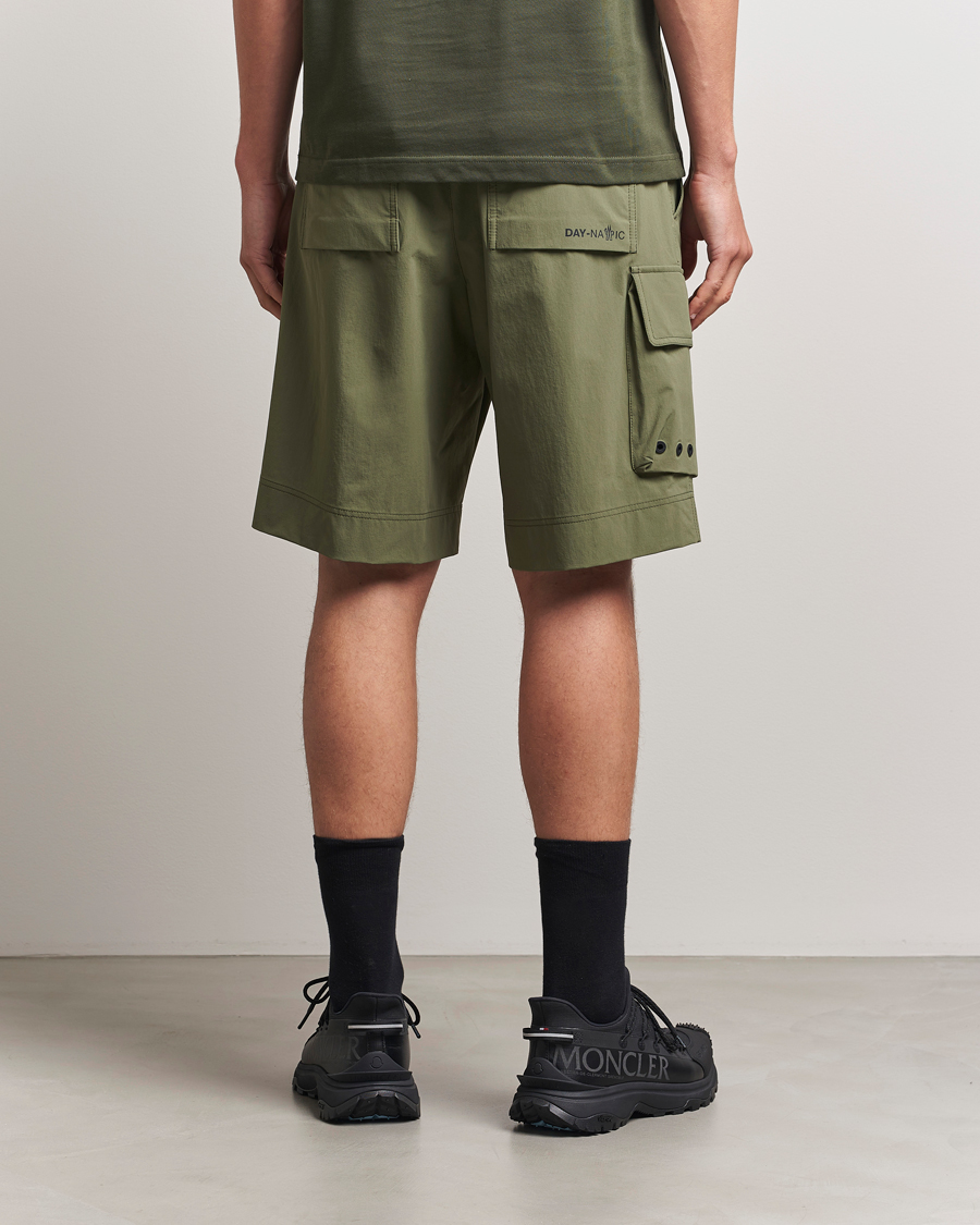 Mies | Shortsit | Moncler Grenoble | Cargo Shorts Military