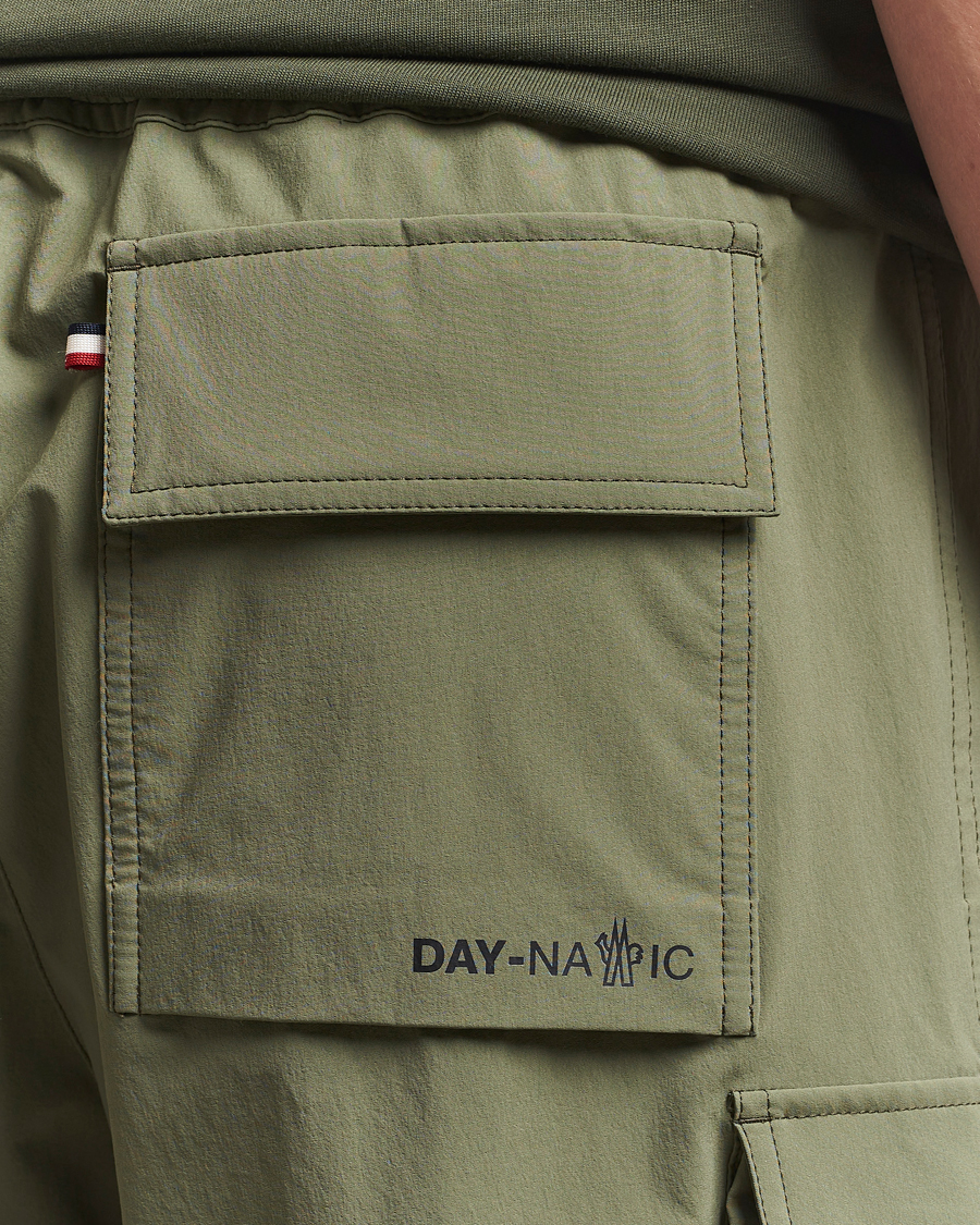 Mies | Shortsit | Moncler Grenoble | Cargo Shorts Military