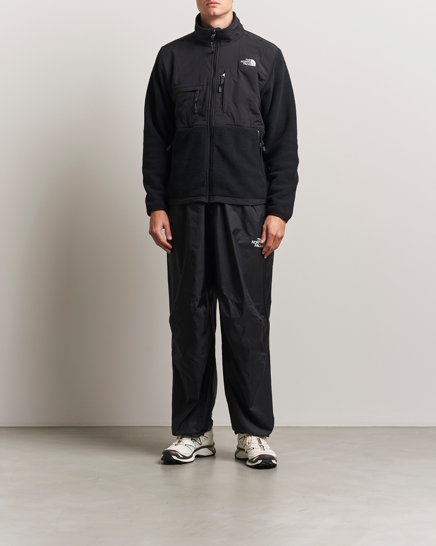 Mies | Housut | The North Face | NSE Wind Track Pants Black