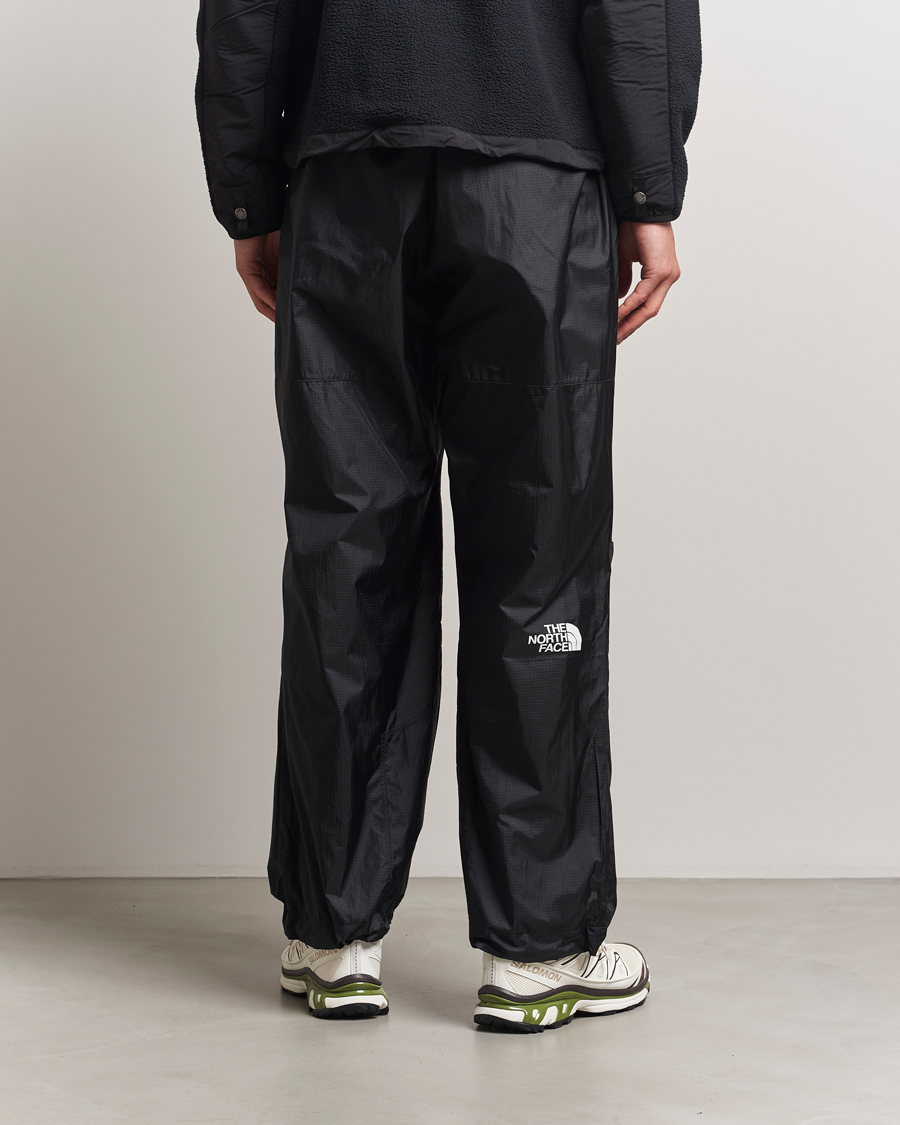 Mies | Housut | The North Face | NSE Wind Track Pants Black