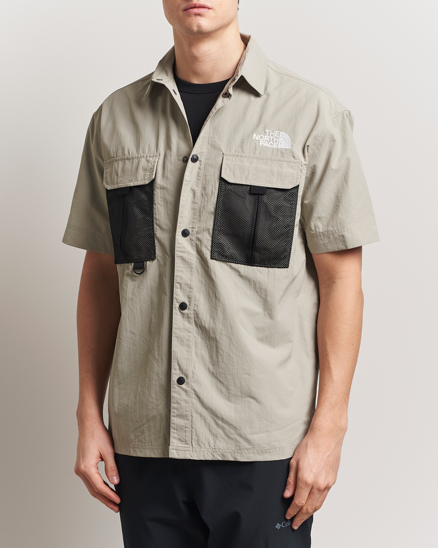 Mies | Kauluspaidat | The North Face | NSE Summer Camp Shirt Clay Grey