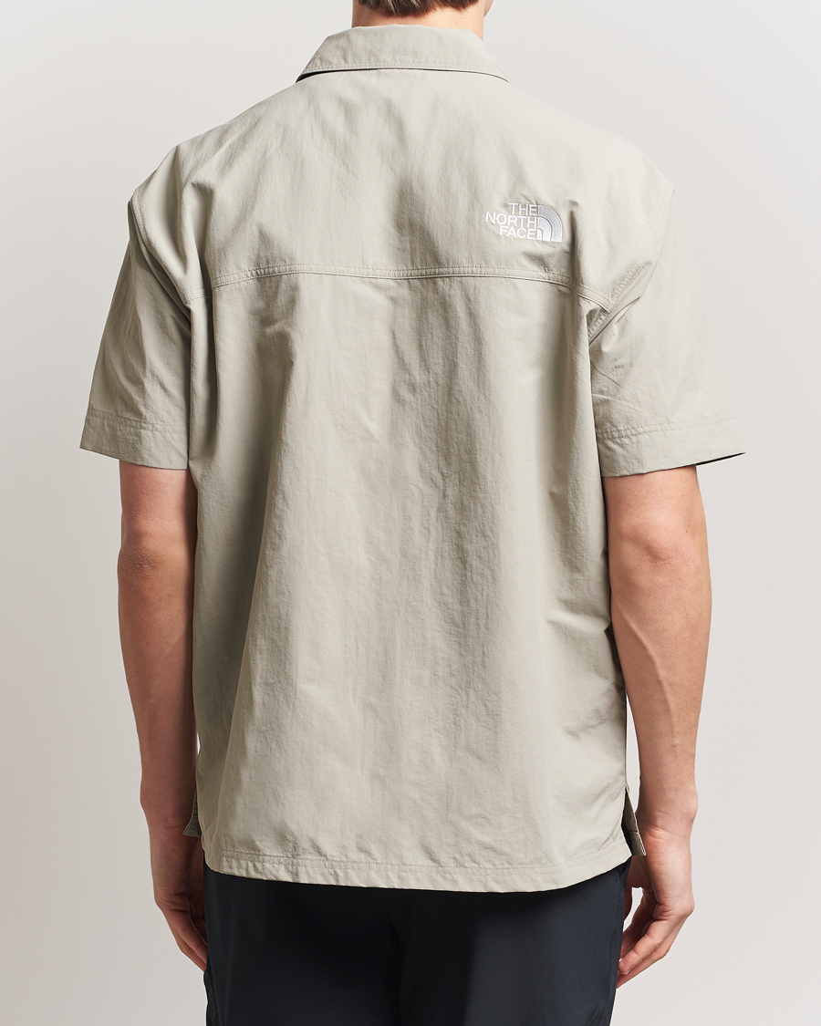 Mies | Kauluspaidat | The North Face | NSE Summer Camp Shirt Clay Grey