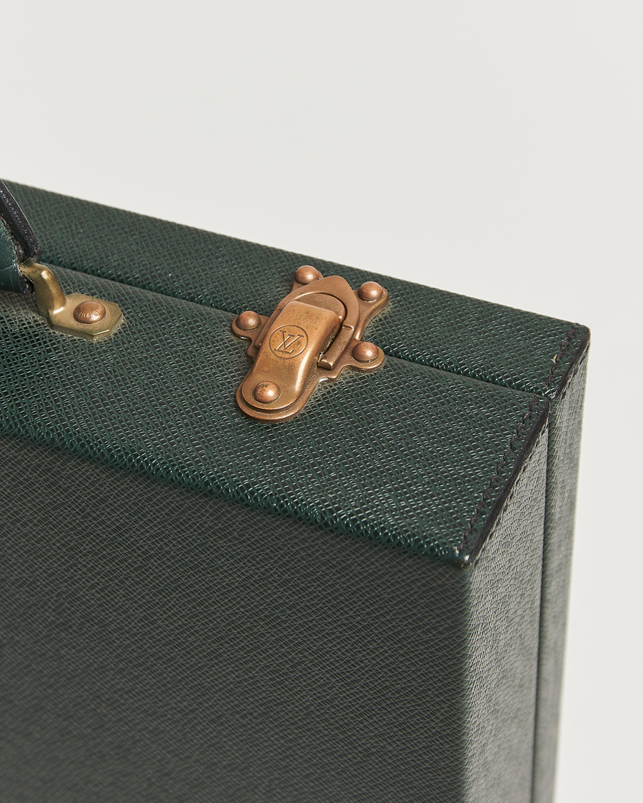 Mies | Louis Vuitton Pre-Owned Diplomat Briefcase Taiga Green | Louis Vuitton Pre-Owned | Diplomat Briefcase Taiga Green