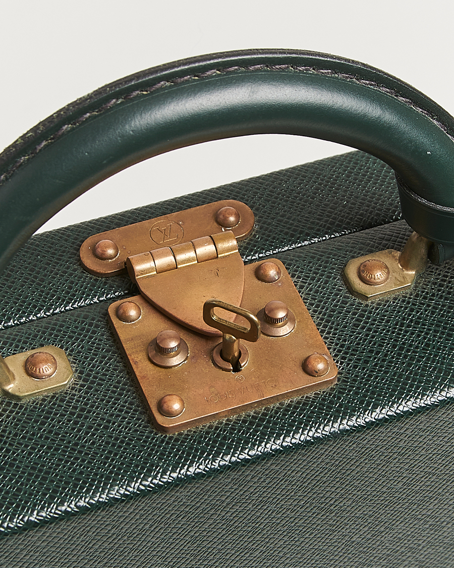 Mies | Louis Vuitton Pre-Owned Diplomat Briefcase Taiga Green | Louis Vuitton Pre-Owned | Diplomat Briefcase Taiga Green