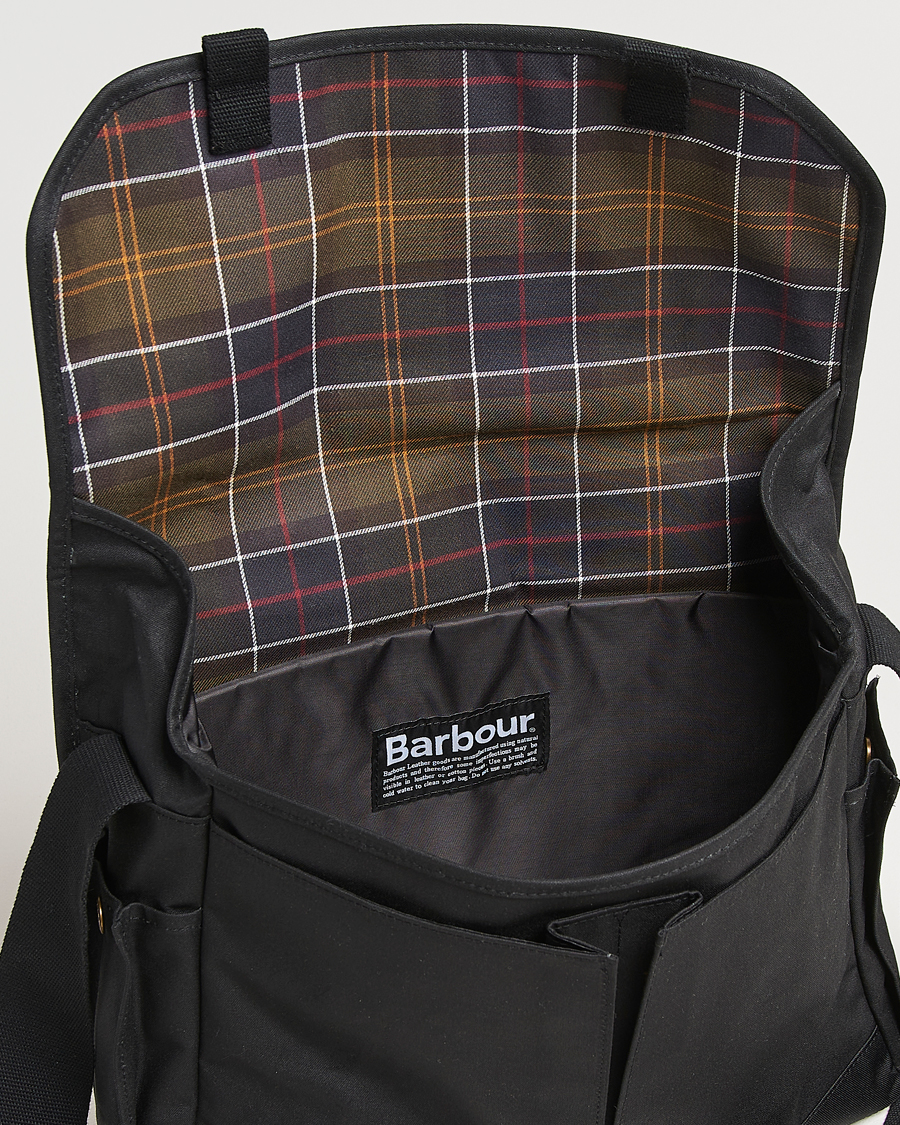 Mies | Barbour Lifestyle Essential Wax Messenger Bag Black | Barbour Lifestyle | Essential Wax Messenger Bag Black